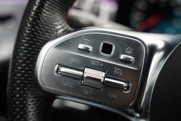 Mercedes-Benz CLA-Klasse 200 Business Solution AMG | Panoramadak | Stoelverwarming | Keyless | Cruise Control | Ambiance verlichting | Camera | Parkeersensoren |