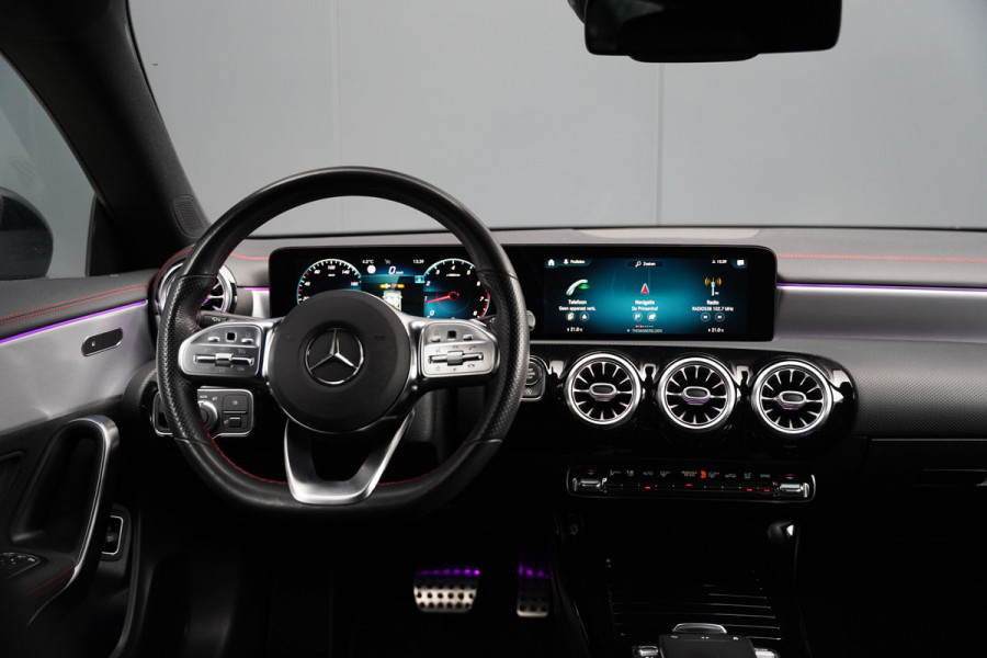 Mercedes-Benz CLA-Klasse 200 Business Solution AMG | Panoramadak | Stoelverwarming | Keyless | Cruise Control | Ambiance verlichting | Camera | Parkeersensoren |