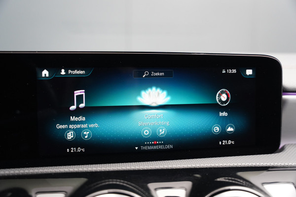 Mercedes-Benz CLA-Klasse 200 Business Solution AMG | Panoramadak | Stoelverwarming | Keyless | Cruise Control | Ambiance verlichting | Camera | Parkeersensoren |