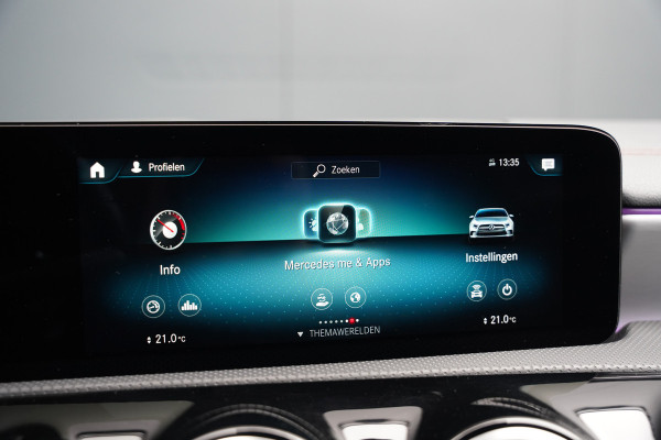 Mercedes-Benz CLA-Klasse 200 Business Solution AMG | Panoramadak | Stoelverwarming | Keyless | Cruise Control | Ambiance verlichting | Camera | Parkeersensoren |