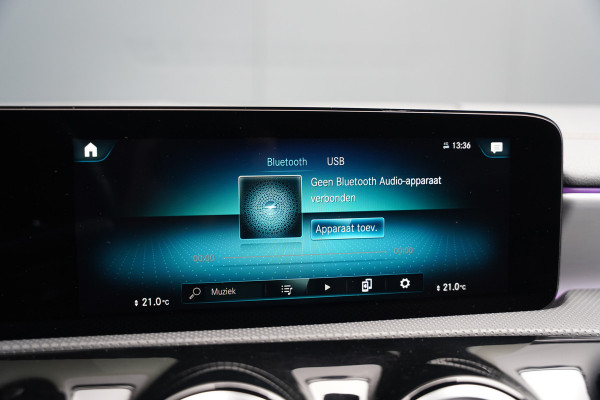 Mercedes-Benz CLA-Klasse 200 Business Solution AMG | Panoramadak | Stoelverwarming | Keyless | Cruise Control | Ambiance verlichting | Camera | Parkeersensoren |