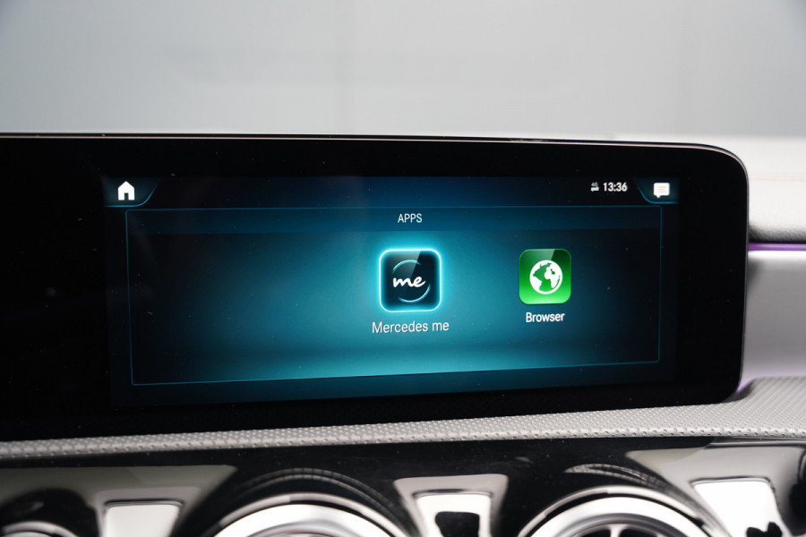 Mercedes-Benz CLA-Klasse 200 Business Solution AMG | Panoramadak | Stoelverwarming | Keyless | Cruise Control | Ambiance verlichting | Camera | Parkeersensoren |