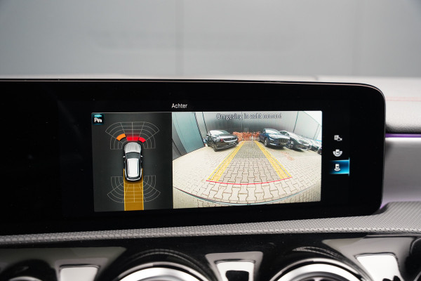 Mercedes-Benz CLA-Klasse 200 Business Solution AMG | Panoramadak | Stoelverwarming | Keyless | Cruise Control | Ambiance verlichting | Camera | Parkeersensoren |