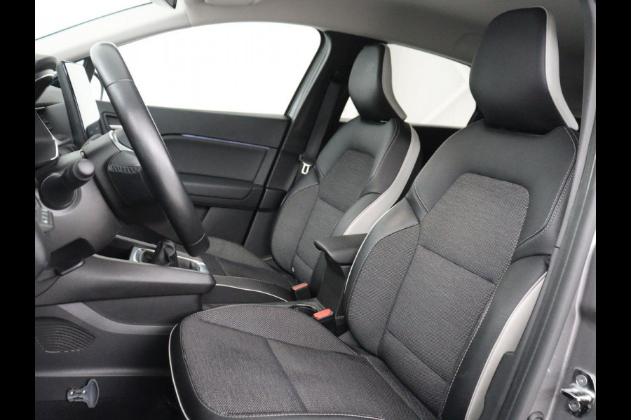 Renault Captur 1.0 TCe Intens | Stoelverwarming | Trekhaak | Carplay | Camera | Navigatie | Half leder | Full LED | Keyless | Climate control | Cruise control | Getint glas