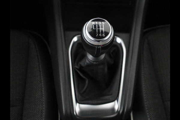 Renault Captur 1.0 TCe Intens | Stoelverwarming | Trekhaak | Carplay | Camera | Navigatie | Half leder | Full LED | Keyless | Climate control | Cruise control | Getint glas