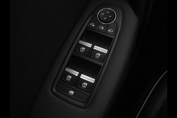 Renault Captur 1.0 TCe Intens | Stoelverwarming | Trekhaak | Carplay | Camera | Navigatie | Half leder | Full LED | Keyless | Climate control | Cruise control | Getint glas