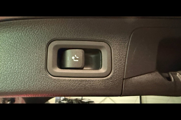 Mercedes-Benz GLA 250 e AMG PANO/LEDER/H-UP/STOEL-M/BURMESTER/BAB/CARPLAY/SFEERVERL///