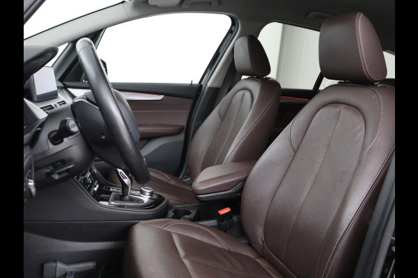 BMW 2 Serie Gran Tourer 220i Business Edition Plus | Luxury Line | Leder | Head-Up | Stoelverwarming | Trekhaak | Camera | Carplay | Full LED | Keyless | Navigatie | Cruise control | Bluetooth