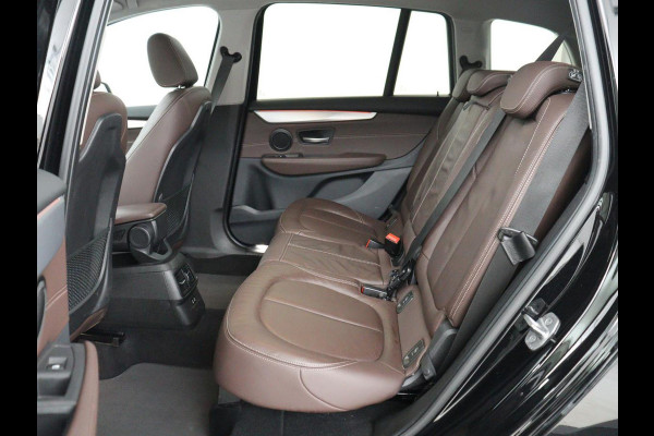 BMW 2 Serie Gran Tourer 220i Business Edition Plus | Luxury Line | Leder | Head-Up | Stoelverwarming | Trekhaak | Camera | Carplay | Full LED | Keyless | Navigatie | Cruise control | Bluetooth
