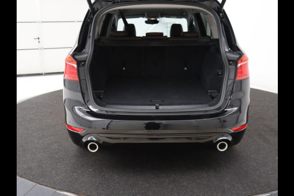 BMW 2 Serie Gran Tourer 220i Business Edition Plus | Luxury Line | Leder | Head-Up | Stoelverwarming | Trekhaak | Camera | Carplay | Full LED | Keyless | Navigatie | Cruise control | Bluetooth