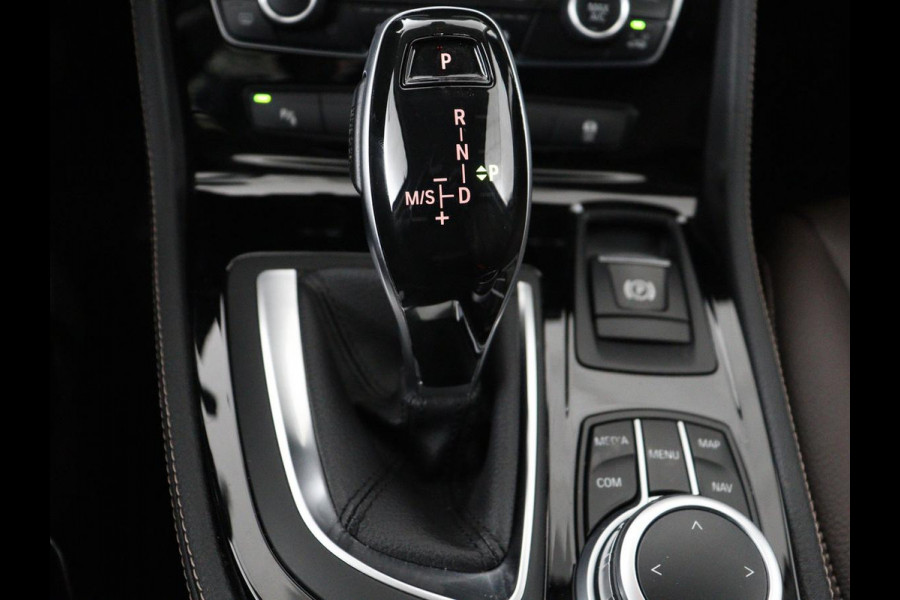 BMW 2 Serie Gran Tourer 220i Business Edition Plus | Luxury Line | Leder | Head-Up | Stoelverwarming | Trekhaak | Camera | Carplay | Full LED | Keyless | Navigatie | Cruise control | Bluetooth