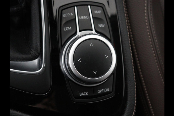 BMW 2 Serie Gran Tourer 220i Business Edition Plus | Luxury Line | Leder | Head-Up | Stoelverwarming | Trekhaak | Camera | Carplay | Full LED | Keyless | Navigatie | Cruise control | Bluetooth