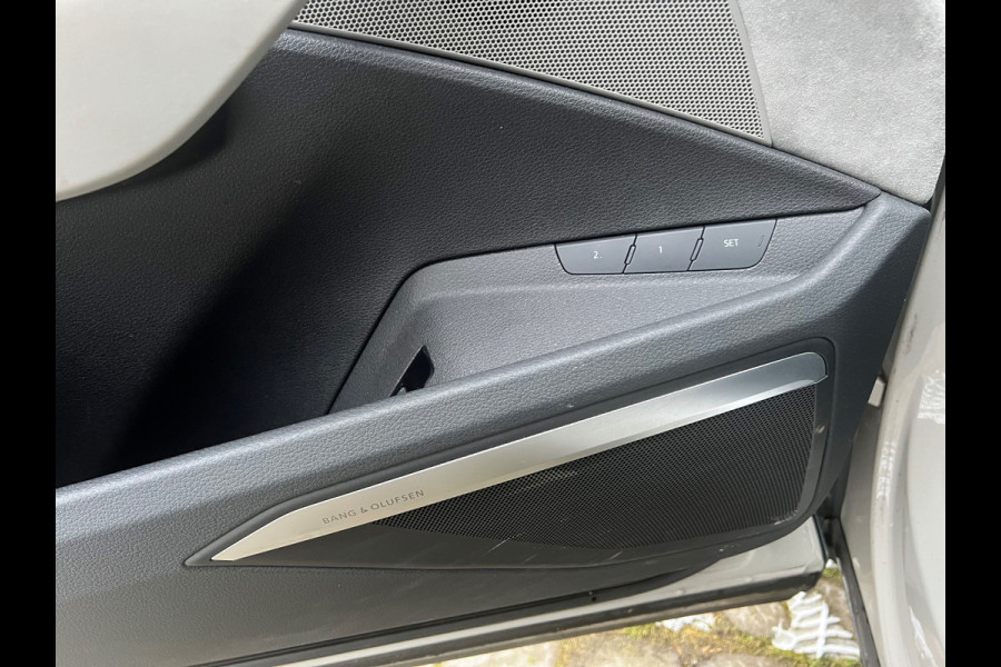 Audi e-tron e-tron 55 quattro advanced Pro Line Plus 95 kWh | Panoramadak | Bang & Olufsen | Stoelkoeling | Stoelverwarming | Massage | Head-Up Display | 360 Camera | Matrix LED | Luchtvering | Memory Seats | Elektrisch Verstelbare Stoelen