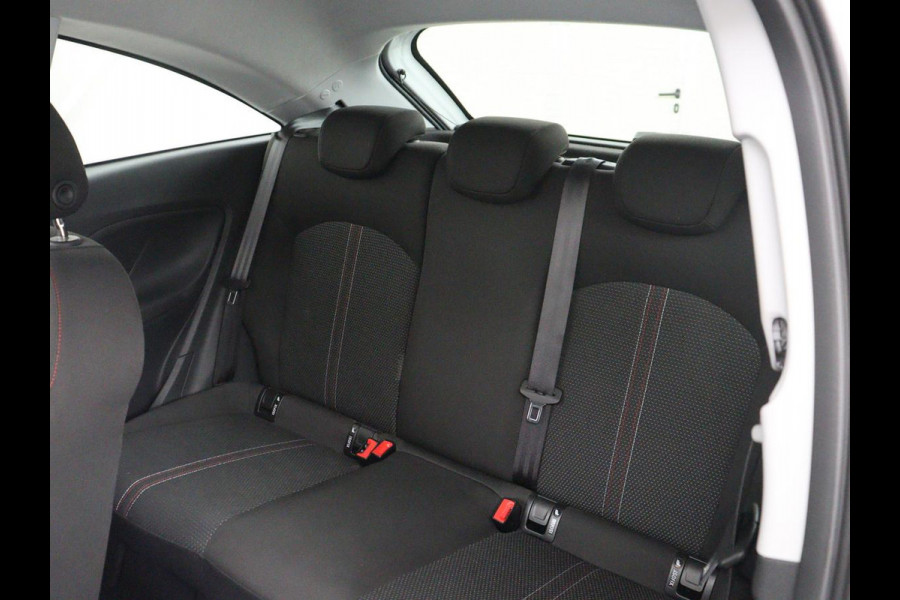 Opel Corsa 1.4 Black Edition | 1e eigenaar | Trekhaak | Carplay | Airco | Cruise control | Parkeerhulp | Navigatie | Bluetooth | Getint glas