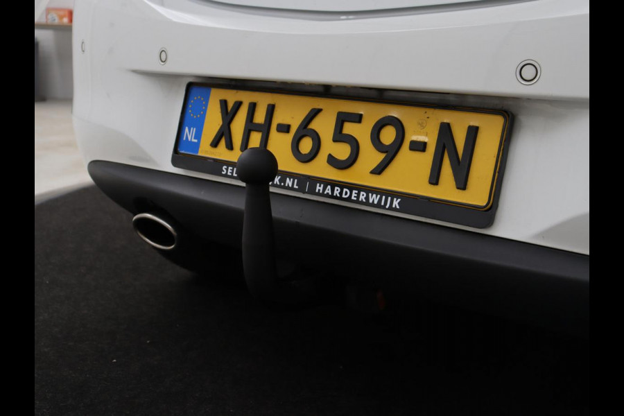 Opel Corsa 1.4 Black Edition | 1e eigenaar | Trekhaak | Carplay | Airco | Cruise control | Parkeerhulp | Navigatie | Bluetooth | Getint glas