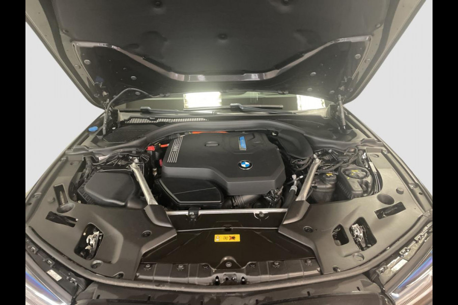 BMW 5 Serie Touring 530e xDrive High Executive – M Sport – Full Options – Harman/Kardon Head-up . Neem contact op en we maken een afspraak!