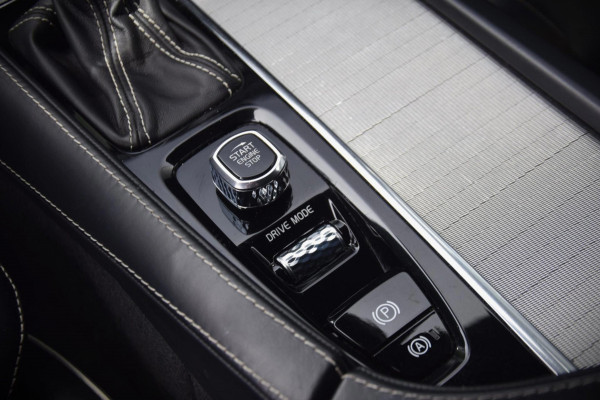 Volvo XC90 2.0 T5 AWD R-Design Scandinavian Line/Extra getinte ruiten