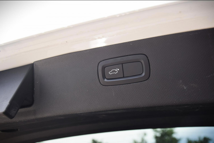 Volvo XC90 2.0 T5 AWD R-Design Scandinavian Line/Extra getinte ruiten