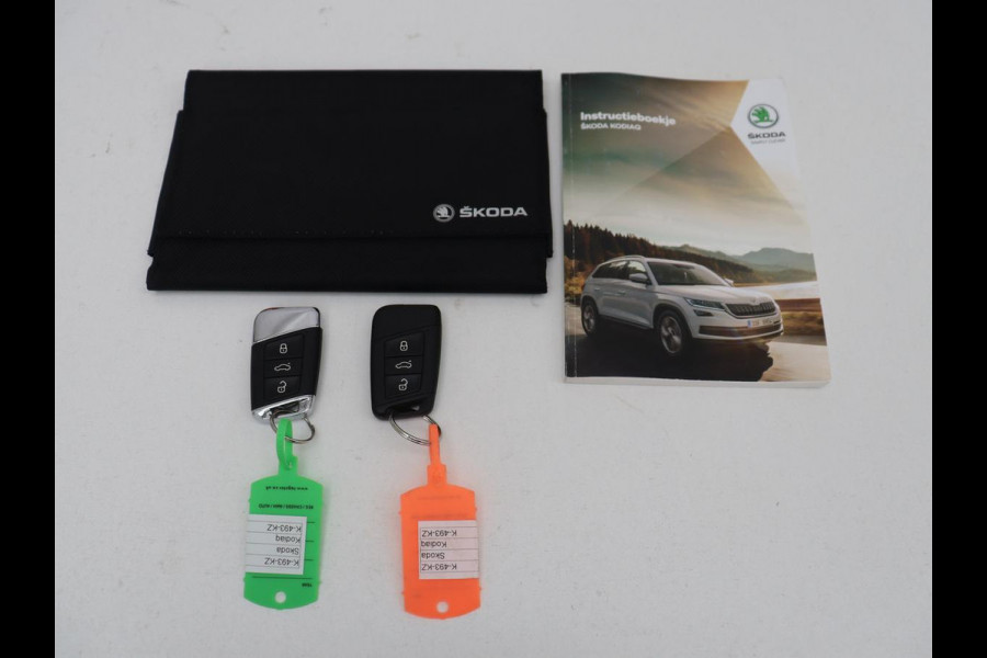 Škoda Kodiaq 1.5 TSI Sportline | Panoramadak | Stoelverwarming | Leder/Alcantara | Camera | Carplay | Sfeerverlichting | Virtual Cockpit | Canton Sound | Navigatie | Keyless | 20'' | Memory | Full LED