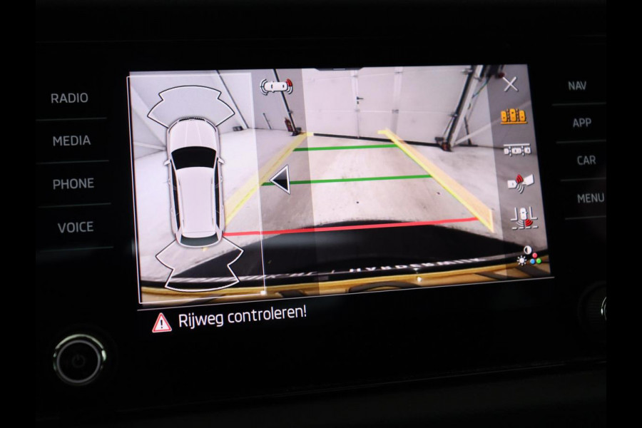 Škoda Kodiaq 1.5 TSI Sportline | Panoramadak | Stoelverwarming | Leder/Alcantara | Camera | Carplay | Sfeerverlichting | Virtual Cockpit | Canton Sound | Navigatie | Keyless | 20'' | Memory | Full LED