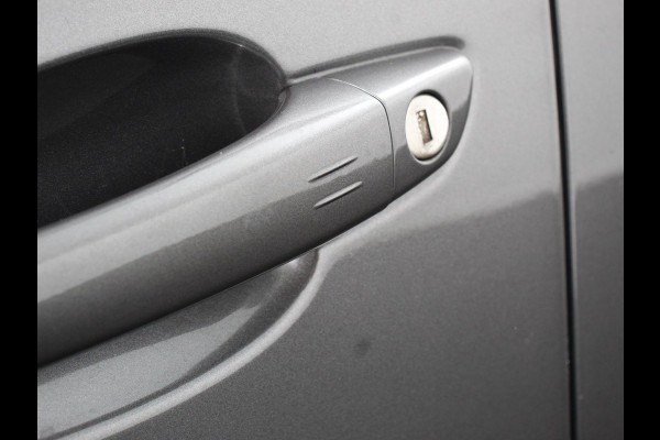 Peugeot 3008 1.6 Hybrid 225PK Allure Pack Navigatie Apple Carplay/Android Auto Camera Parkeersensoren Adaptive Cruise Control Dodehoek assistent Stoelverwarming Climate Control Virtual Cockpit  Lichtmetalen velgen