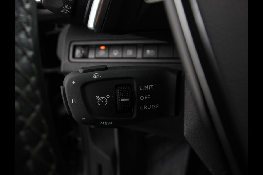 Peugeot 3008 1.6 Hybrid 225PK Allure Pack Navigatie Apple Carplay/Android Auto Camera Parkeersensoren Adaptive Cruise Control Dodehoek assistent Stoelverwarming Climate Control Virtual Cockpit  Lichtmetalen velgen