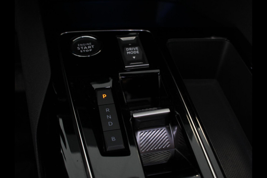 Peugeot 3008 1.6 Hybrid 225PK Allure Pack Navigatie Apple Carplay/Android Auto Camera Parkeersensoren Adaptive Cruise Control Dodehoek assistent Stoelverwarming Climate Control Virtual Cockpit  Lichtmetalen velgen