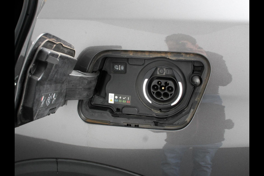 Peugeot 3008 1.6 Hybrid 225PK Allure Pack Navigatie Apple Carplay/Android Auto Camera Parkeersensoren Adaptive Cruise Control Dodehoek assistent Stoelverwarming Climate Control Virtual Cockpit  Lichtmetalen velgen