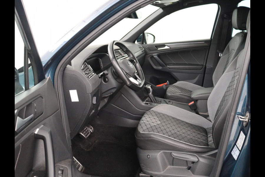 Volkswagen Tiguan 1.5 TSI R-Line | Stoelverwarming | Adaptive cruise | Matrix LED | Keyless | 19'' | Parkeerhulp | Virtual Cockpit | Carplay | Navigatie | Climate control