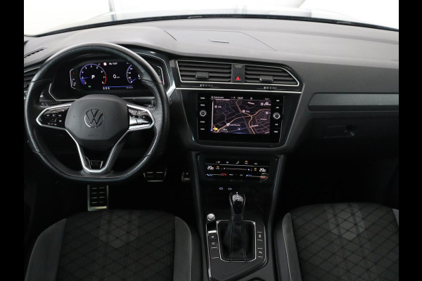 Volkswagen Tiguan 1.5 TSI R-Line | Stoelverwarming | Adaptive cruise | Matrix LED | Keyless | 19'' | Parkeerhulp | Virtual Cockpit | Carplay | Navigatie | Climate control