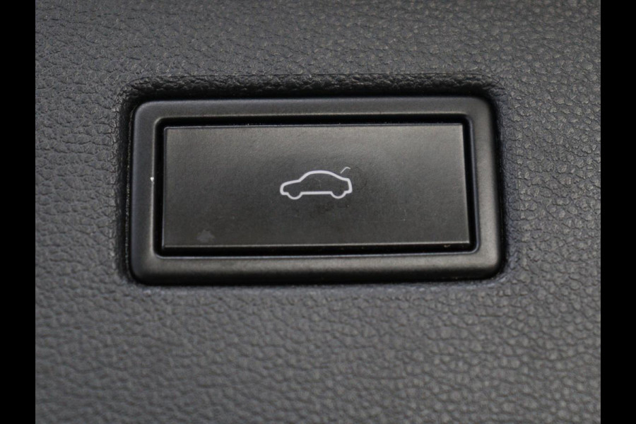 Volkswagen Tiguan 1.5 TSI R-Line | Stoelverwarming | Adaptive cruise | Matrix LED | Keyless | 19'' | Parkeerhulp | Virtual Cockpit | Carplay | Navigatie | Climate control