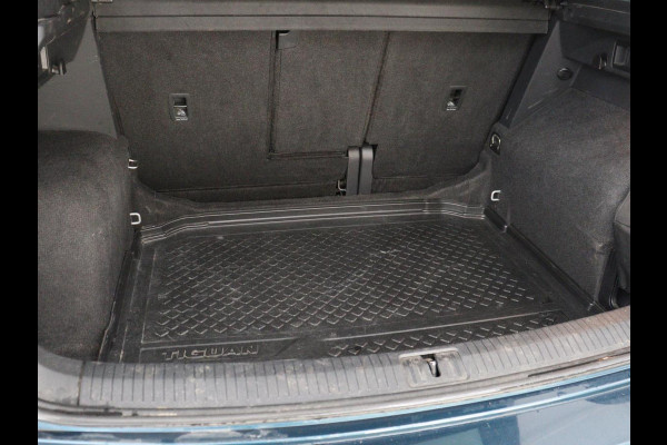 Volkswagen Tiguan 1.5 TSI R-Line | Stoelverwarming | Adaptive cruise | Matrix LED | Keyless | 19'' | Parkeerhulp | Virtual Cockpit | Carplay | Navigatie | Climate control