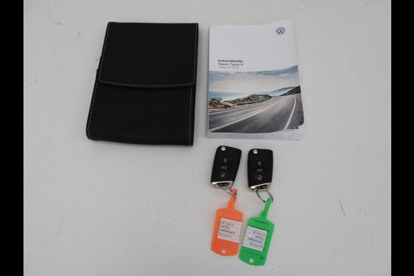 Volkswagen Tiguan 1.5 TSI R-Line | Stoelverwarming | Adaptive cruise | Matrix LED | Keyless | 19'' | Parkeerhulp | Virtual Cockpit | Carplay | Navigatie | Climate control