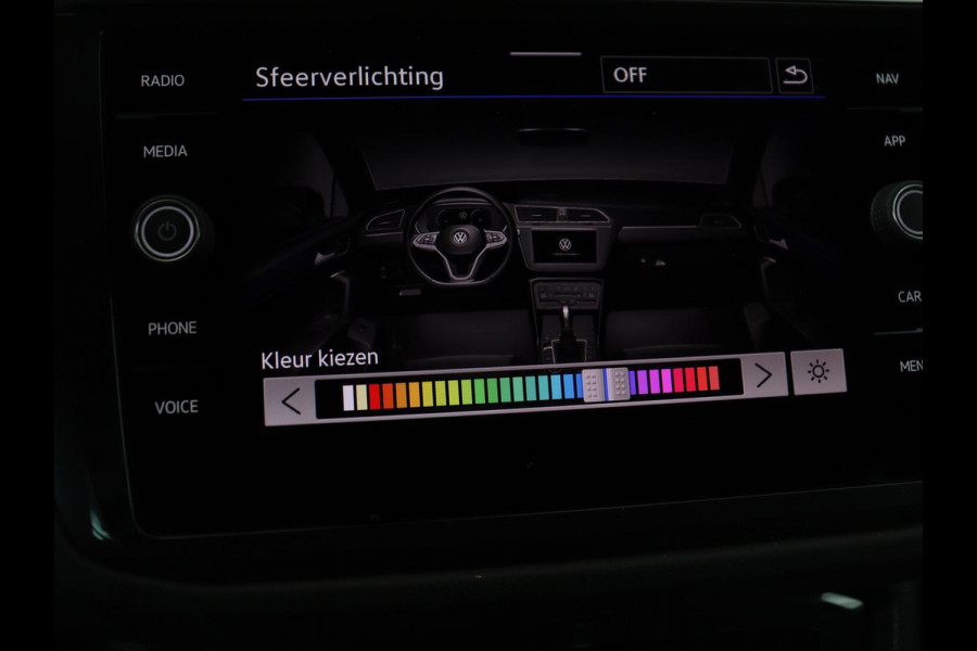 Volkswagen Tiguan 1.5 TSI R-Line | Stoelverwarming | Adaptive cruise | Matrix LED | Keyless | 19'' | Parkeerhulp | Virtual Cockpit | Carplay | Navigatie | Climate control