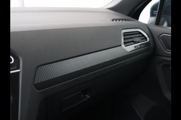 Volkswagen Tiguan 1.5 TSI R-Line | Stoelverwarming | Adaptive cruise | Matrix LED | Keyless | 19'' | Parkeerhulp | Virtual Cockpit | Carplay | Navigatie | Climate control