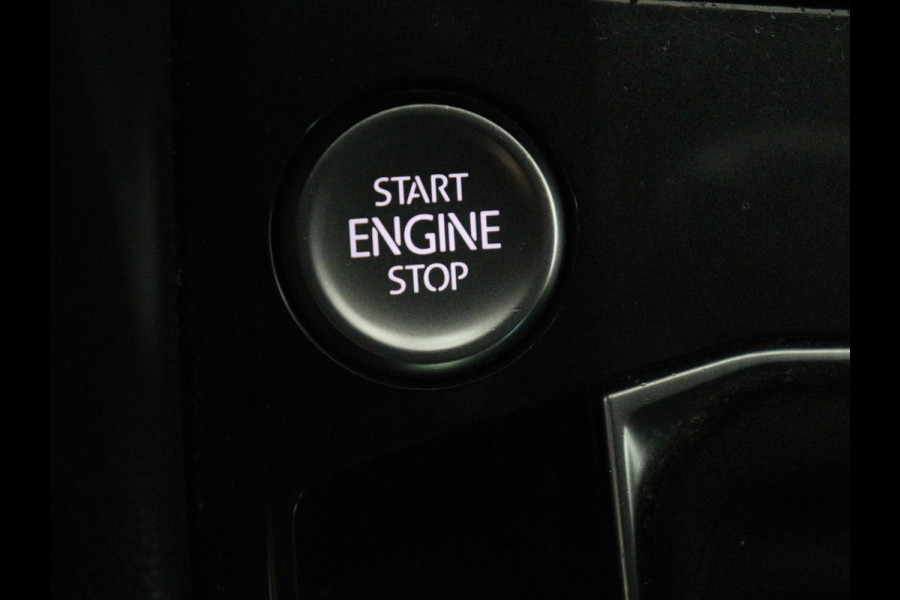 Volkswagen Tiguan 1.5 TSI R-Line | Stoelverwarming | Adaptive cruise | Matrix LED | Keyless | 19'' | Parkeerhulp | Virtual Cockpit | Carplay | Navigatie | Climate control