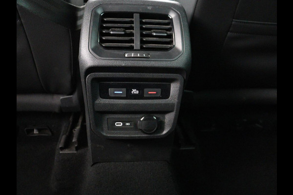 Volkswagen Tiguan 1.5 TSI R-Line | Stoelverwarming | Adaptive cruise | Matrix LED | Keyless | 19'' | Parkeerhulp | Virtual Cockpit | Carplay | Navigatie | Climate control