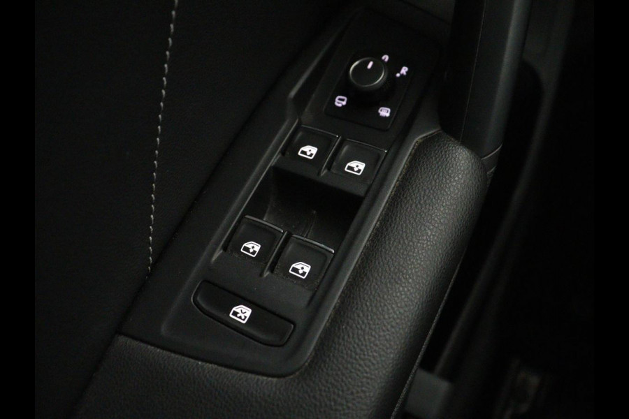 Volkswagen Tiguan 1.5 TSI R-Line | Stoelverwarming | Adaptive cruise | Matrix LED | Keyless | 19'' | Parkeerhulp | Virtual Cockpit | Carplay | Navigatie | Climate control