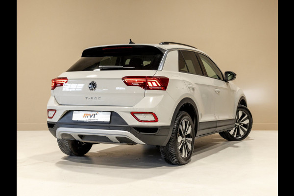 Volkswagen T-Roc 1.5 TSI Goal Edition / 150pk / Stoelverwarming / Dodehoek assistent / Parkeer assistent /