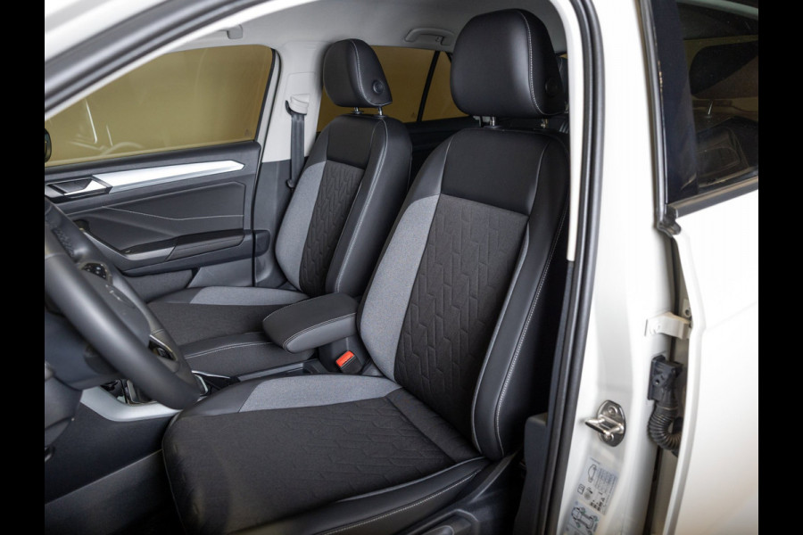 Volkswagen T-Roc 1.5 TSI Goal Edition / 150pk / Stoelverwarming / Dodehoek assistent / Parkeer assistent /