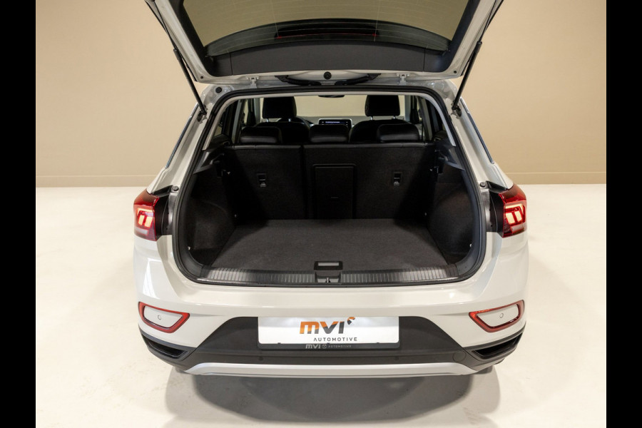 Volkswagen T-Roc 1.5 TSI Goal Edition / 150pk / Stoelverwarming / Dodehoek assistent / Parkeer assistent /