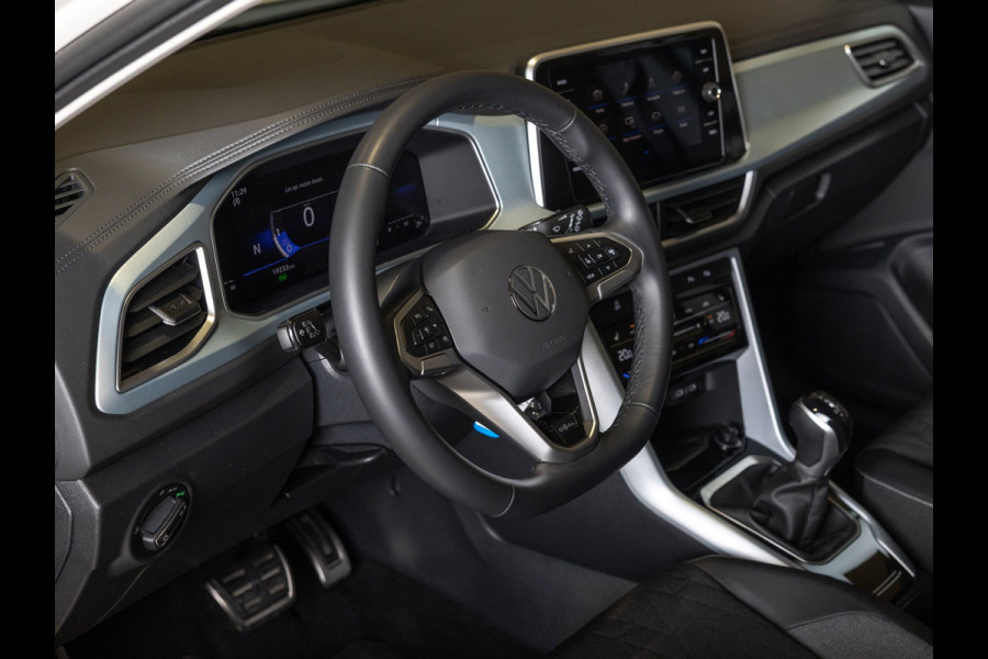 Volkswagen T-Roc 1.5 TSI Goal Edition / 150pk / Stoelverwarming / Dodehoek assistent / Parkeer assistent /