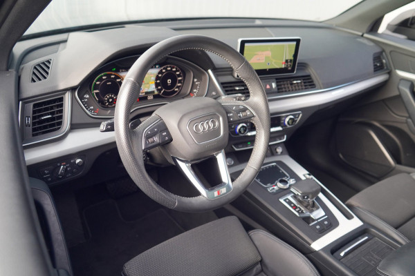 Audi Q5 55 TFSI e quattro Competition / S-Line / Pano / Camera / Head-Up / Side Assist / ACC / Elek. Klep