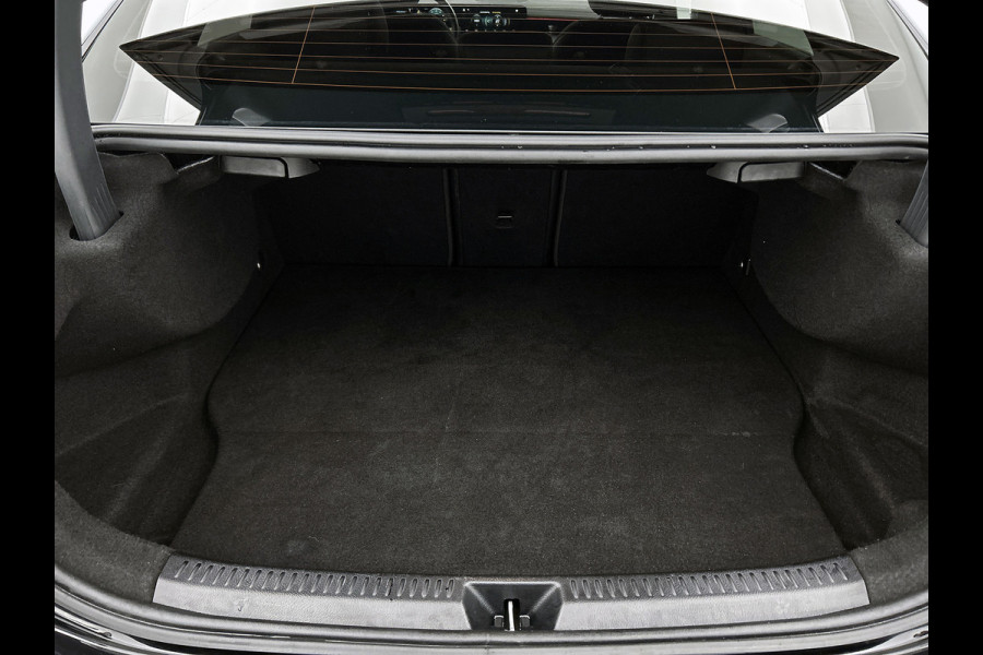Mercedes-Benz A-Klasse 250 e Business Solution AMG Limited (Goed OnderH, SfeerV, Carplay, Lane Assist, Navi, StoelV, Etc)