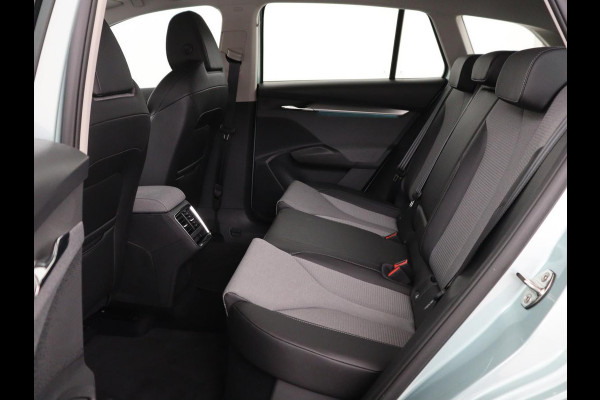 Škoda ENYAQ iV 60 | Trekhaak | Carplay | Camera | Half leder | Navigatie | Parkeerhulp | Sfeerverlichting | Cruise control | Full LED | 19'' | Climate control