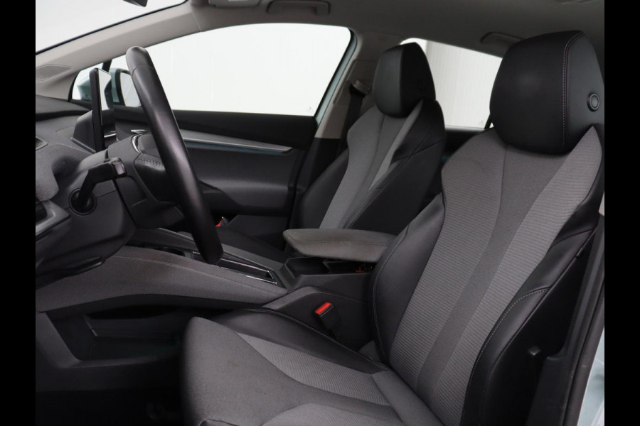 Škoda ENYAQ iV 60 | Trekhaak | Carplay | Camera | Half leder | Navigatie | Parkeerhulp | Sfeerverlichting | Cruise control | Full LED | 19'' | Climate control