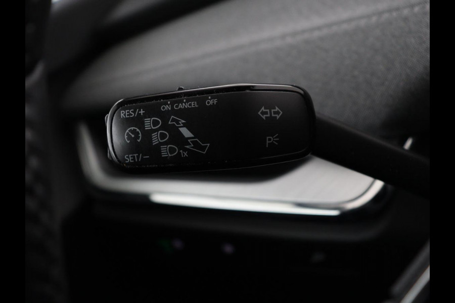 Škoda ENYAQ iV 60 | Trekhaak | Carplay | Camera | Half leder | Navigatie | Parkeerhulp | Sfeerverlichting | Cruise control | Full LED | 19'' | Climate control