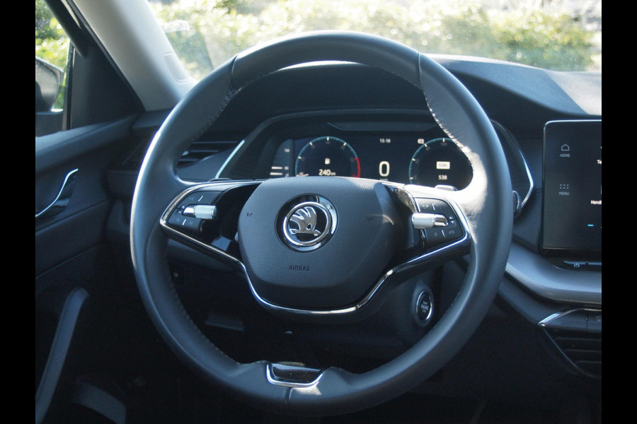 Škoda Octavia Combi 1.0 e-TSI Business Edition | DSG - Automaat | Black Optic | Camera | 18 Inch Zwarte Velgen | NL-Auto |