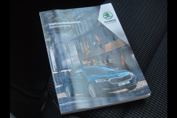 Škoda Octavia Combi 1.0 e-TSI Business Edition | DSG - Automaat | Black Optic | Camera | 18 Inch Zwarte Velgen | NL-Auto |