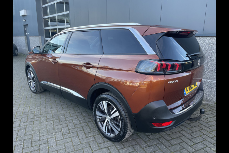 Peugeot 5008 1.2 PureTech Blue Lease Allure 7 Persoons - Airco - Achteruitrijcamera - Navigatiesysteem - Trekhaak - Cruise control - Parkeersensoren voor en achter - Licht metalen velgen 19 inch - Led verlichting - Stuur multifunctioneel - Mistlampen voor - Radio - Regensensor - Rijstrooksensor - Stuur leder